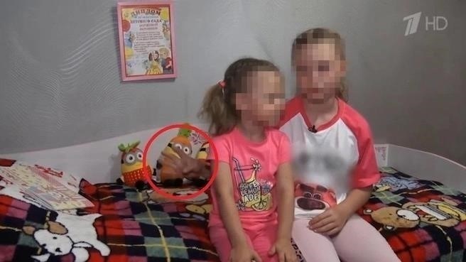 Что означает жест помощи, показанный девушкой на российском телевидении?