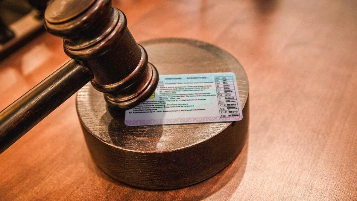 Как вернуться к легальному вождению после отстранения по решению суда